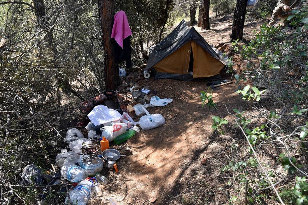 Netflix'e belgesel olur: 'Dağdaki Çadır Adam' yakalandı! Jandarma, firariye 'Merhaba' dedi, dağdaki tatil bitti 10